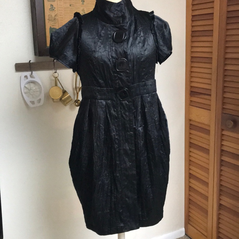 EUC Banana USA Black Wrinkle-look satin coat